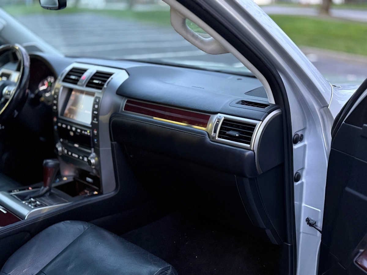 Used 2018 Lexus GX 460 Premium w/ Premium Package AWD/4WD image 16