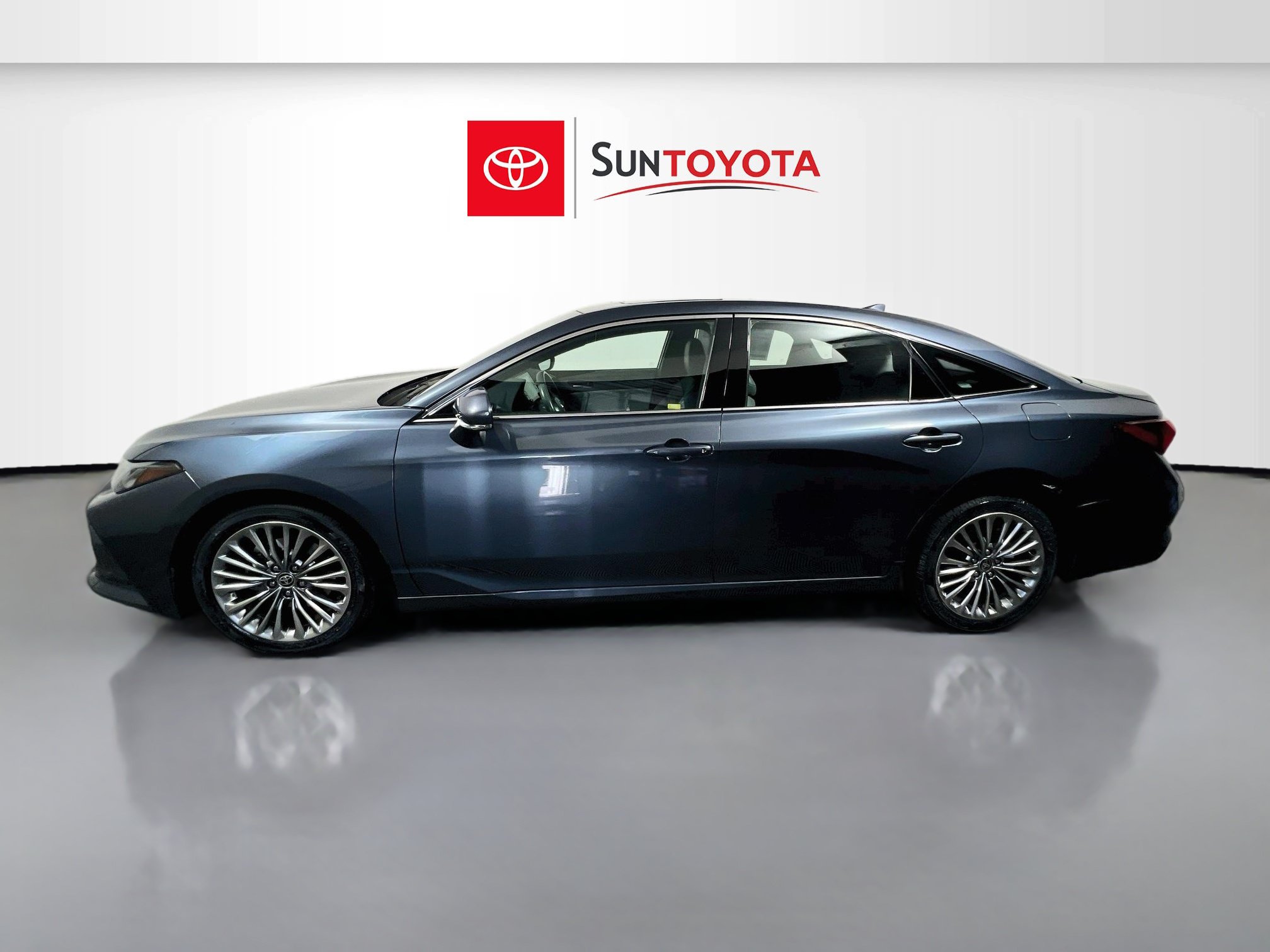 Used 2022 Toyota Avalon Limited w/ Advanced Safety Package FWD image 7