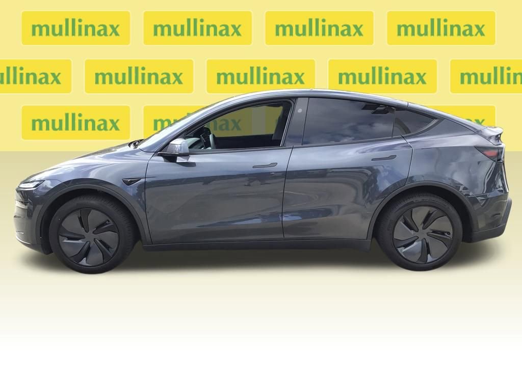 Used 2026 Tesla Model Y 2WD image 11