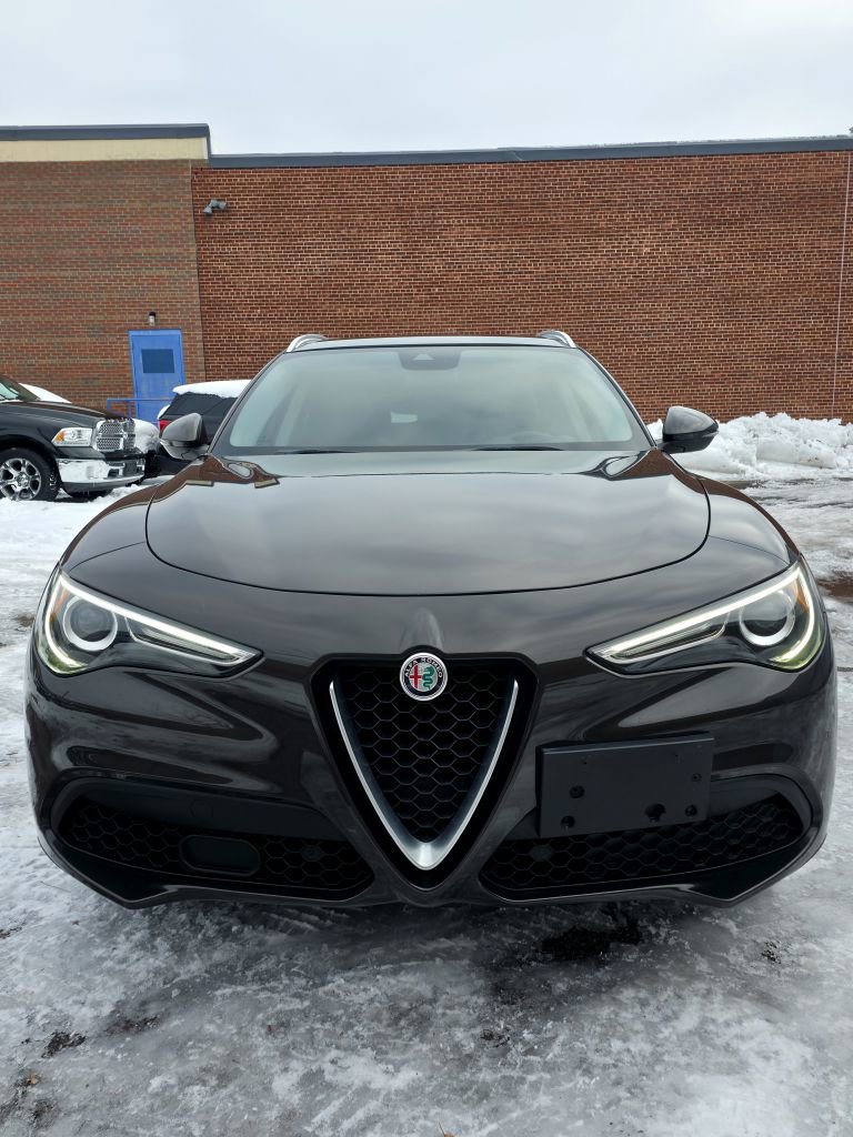 Used 2018 Alfa Romeo Stelvio Ti image 3