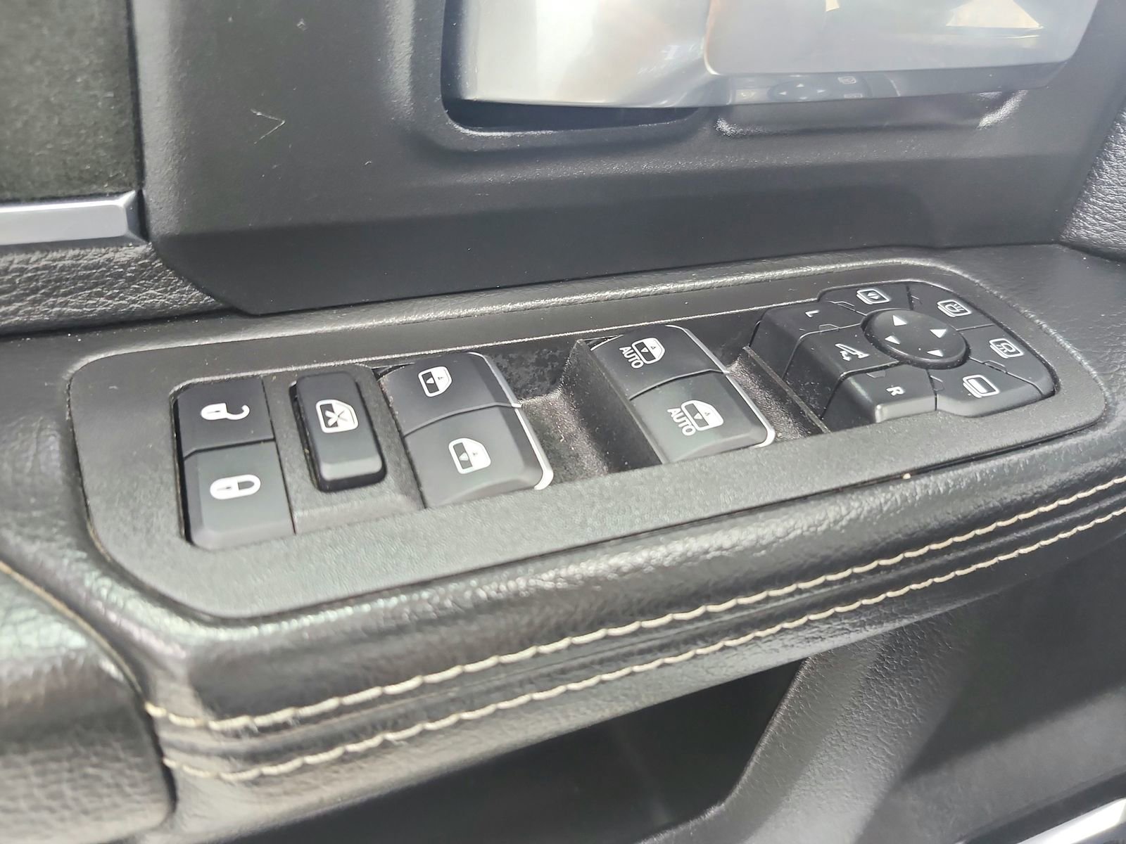 Used 2025 RAM 2500 Laramie AWD/4WD image 37
