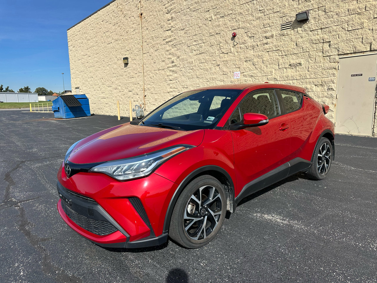 Used 2021 Toyota C-HR XLE image 1