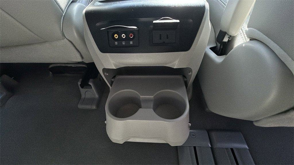 Used 2012 Toyota Sienna XLE w/ Entertainment Pkg image 33