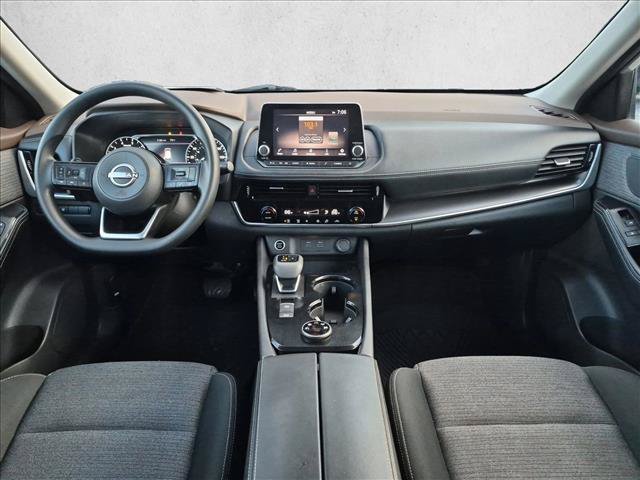 Used 2022 Nissan Rogue SV AWD/4WD image 16