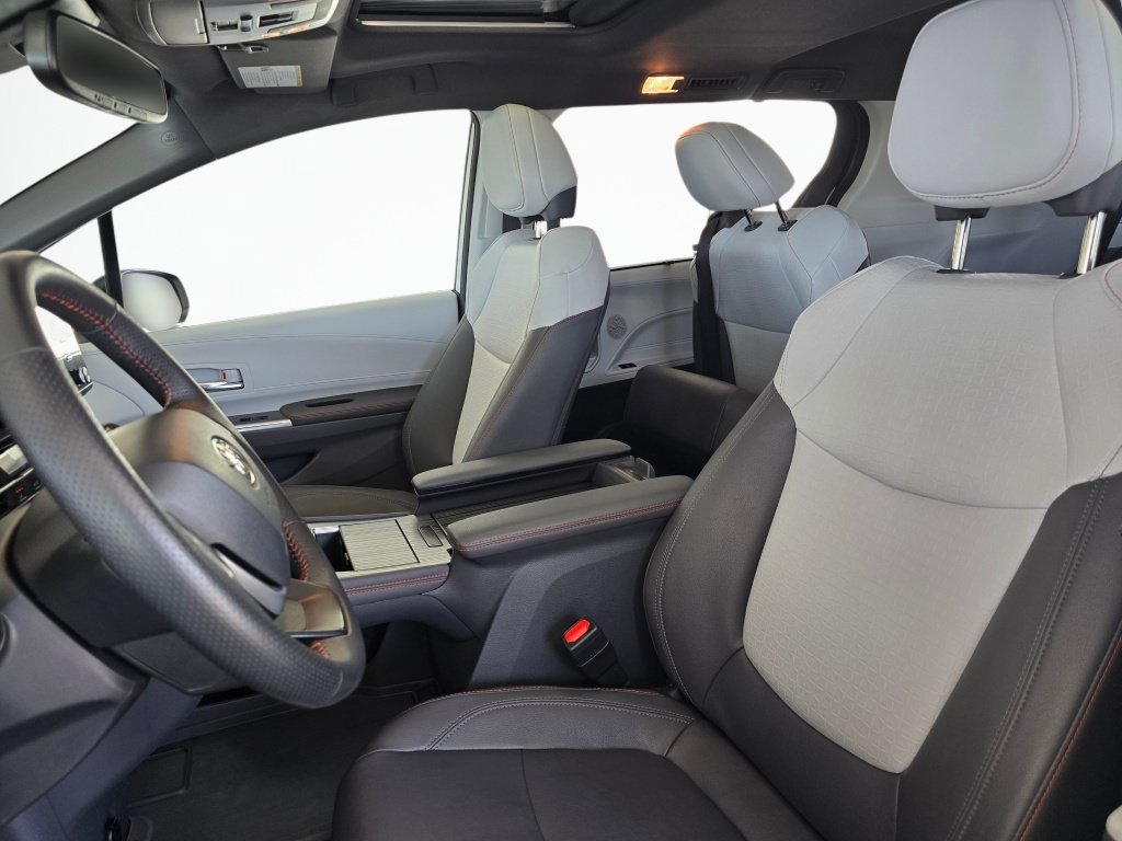 Used 2024 Toyota Sienna XSE AWD/4WD image 18