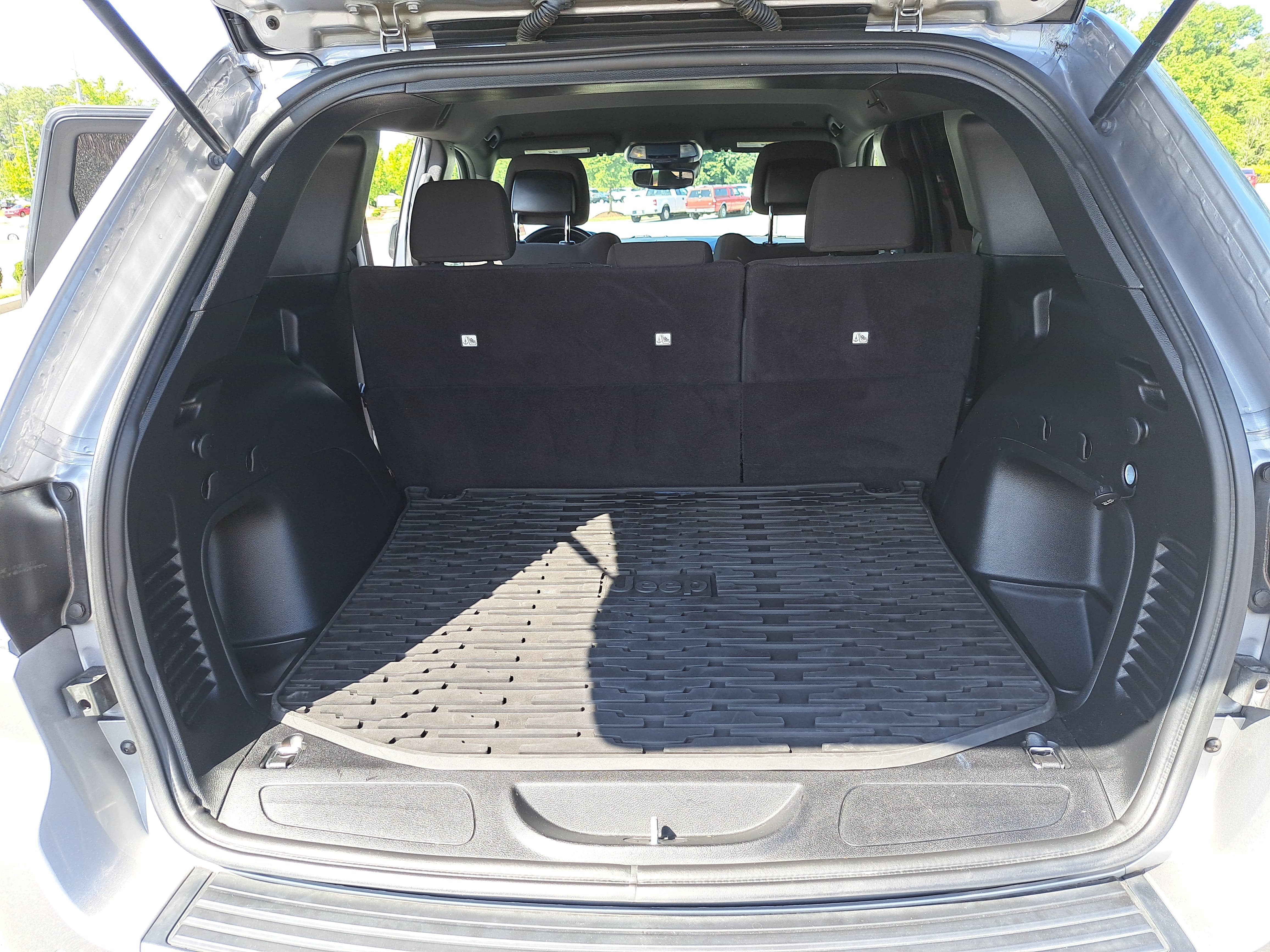 Used 2021 Jeep Grand Cherokee Laredo RWD image 12