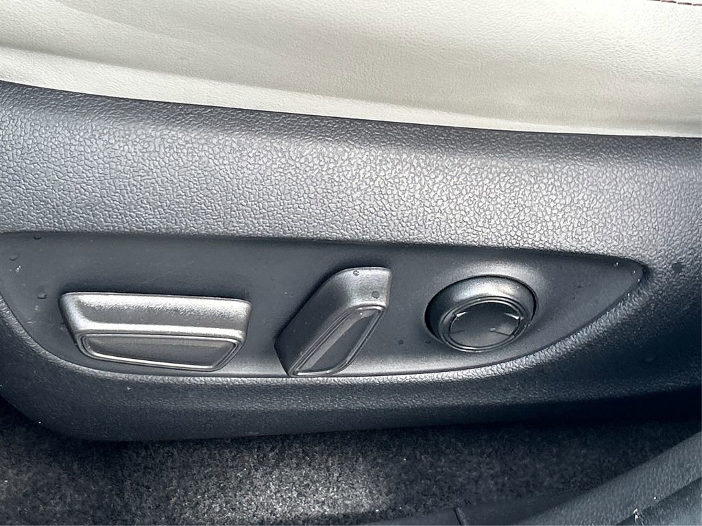 Used 2023 Toyota RAV4 XLE Premium image 36