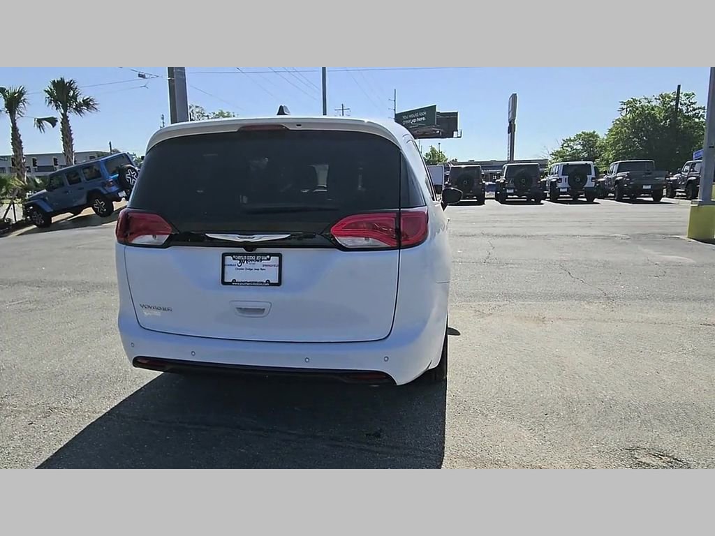 Used 2025 Chrysler Voyager LX image 30