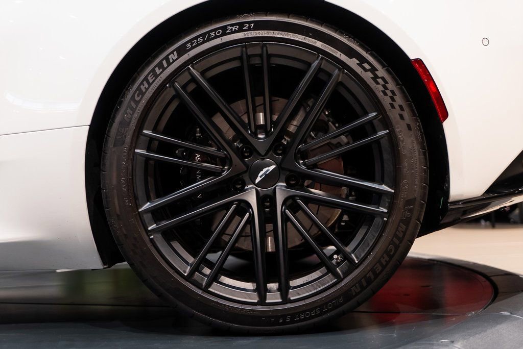 Used 2024 Aston Martin DB12 Convertible image 13