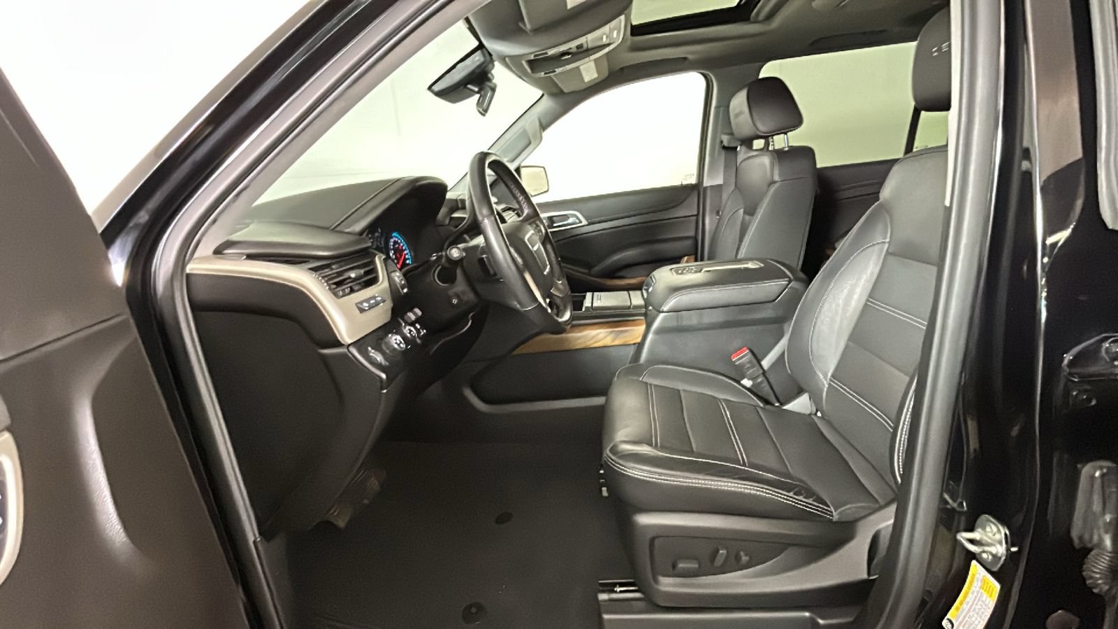 Used 2020 GMC Yukon XL Denali w/ Open Road Package AWD/4WD image 14