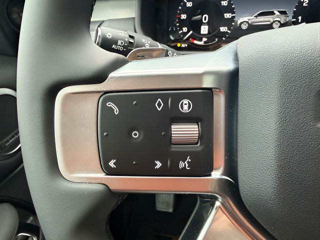 Certified 2026 Land Rover Discovery Limited Edition AWD/4WD image 18