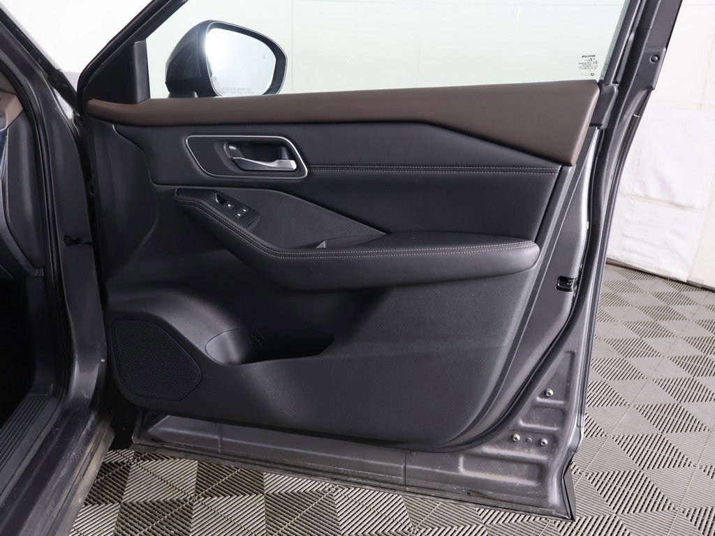 Used 2021 Nissan Rogue SV w/ Premium Package image 24