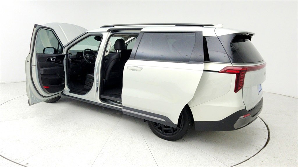 Used 2025 Kia Carnival SX Prestige image 11