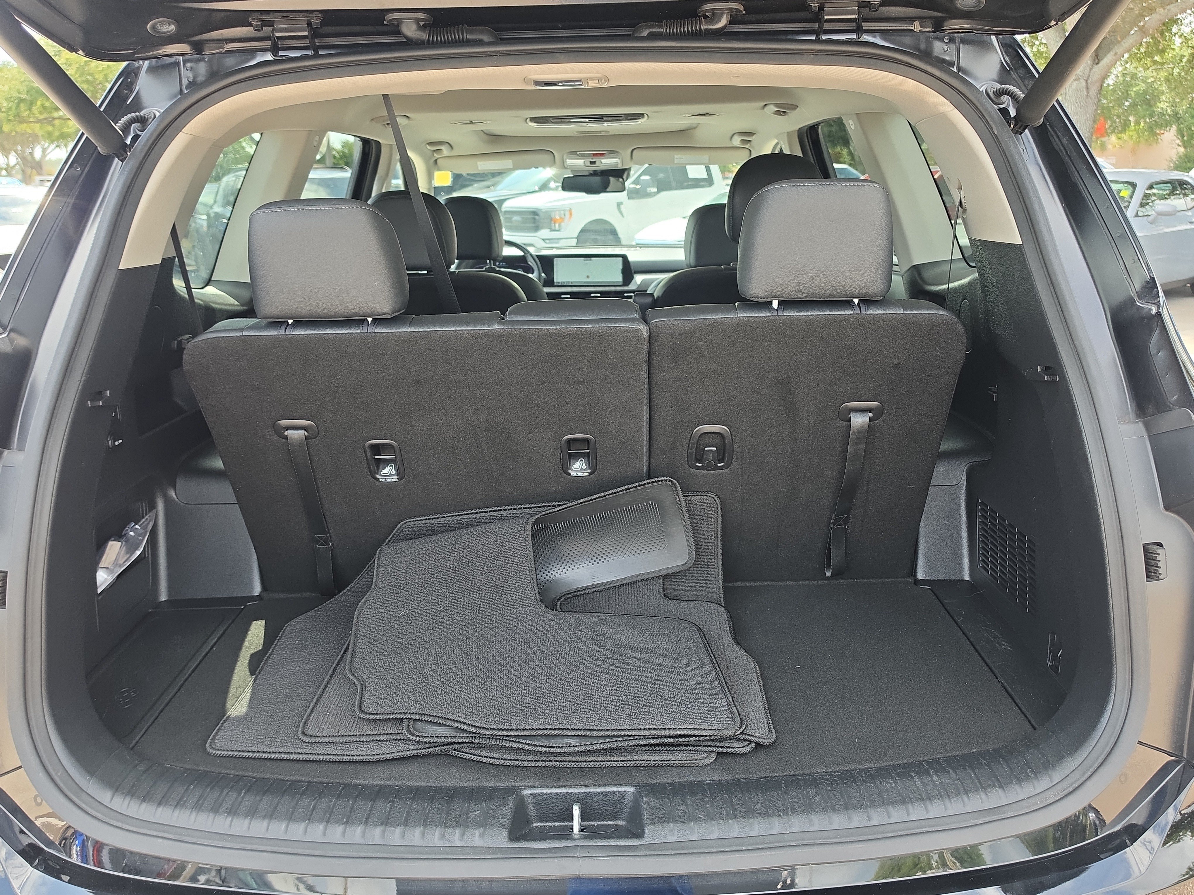Used 2023 Kia Telluride EX w/ EX Captain's Chair Package AWD/4WD image 10