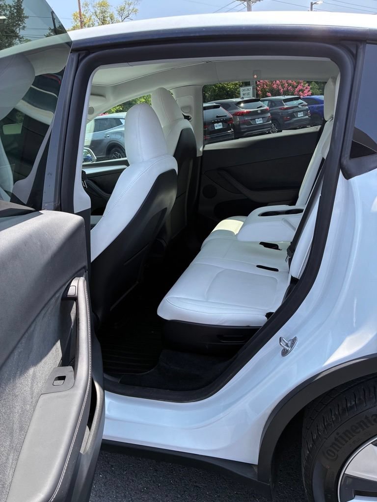 Used 2024 Tesla Model Y Long Range AWD/4WD image 26