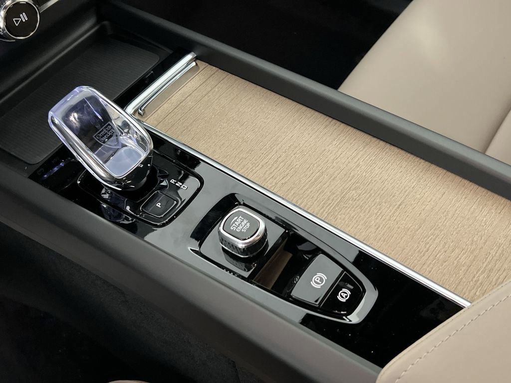 New 2026 Volvo XC60 B5 Plus w/ Climate Package image 18