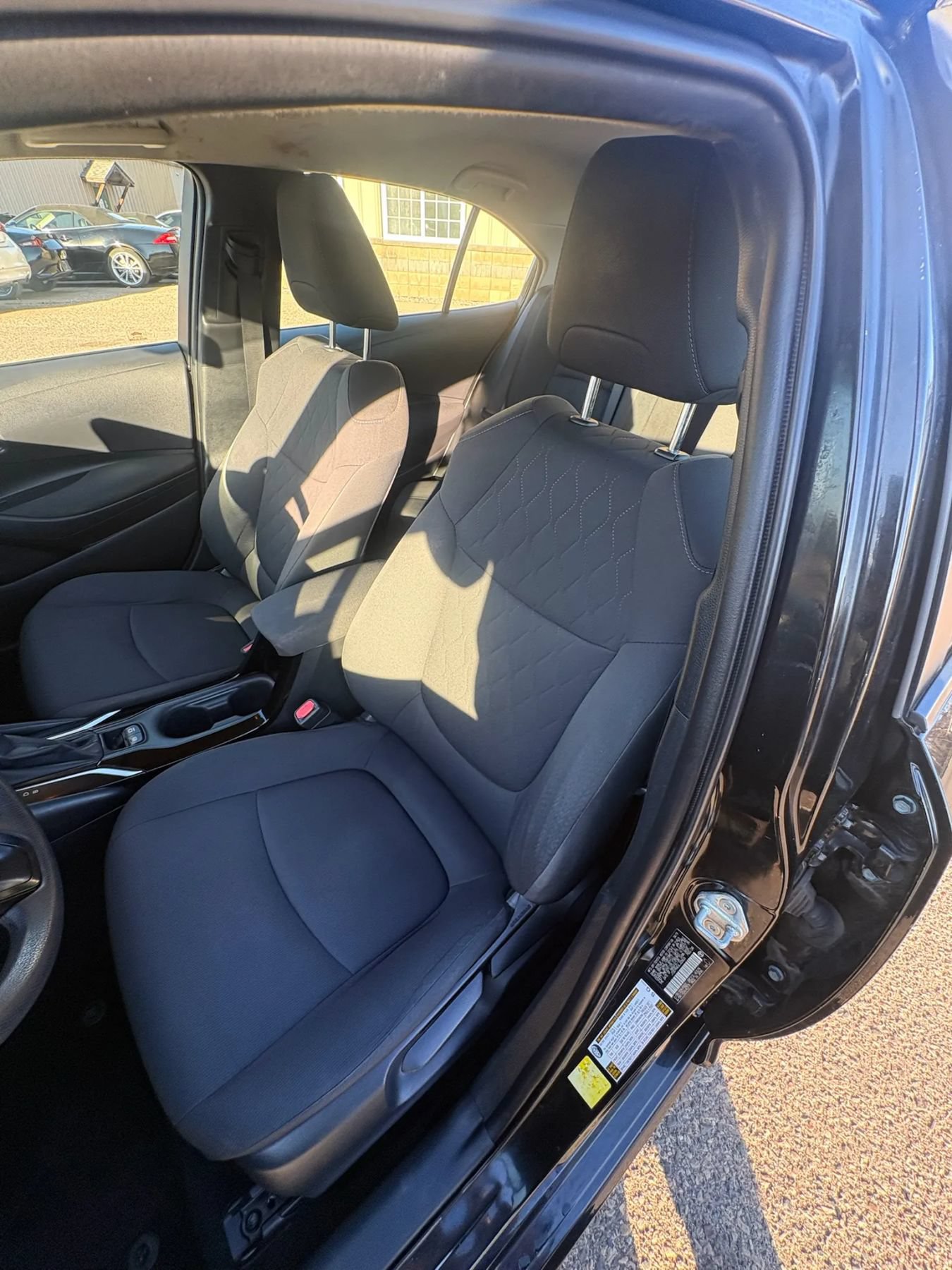 Used 2020 Toyota Corolla LE FWD image 12