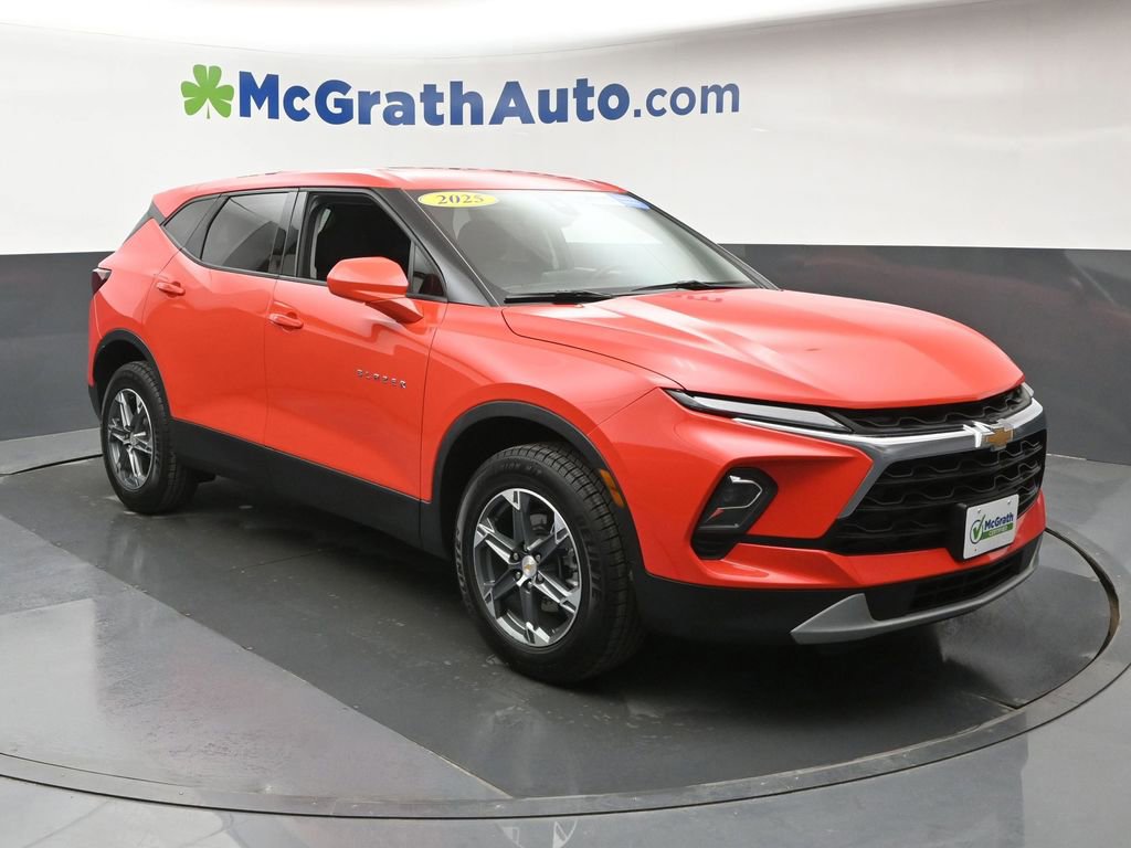 Used 2025 Chevrolet Blazer LT image 2
