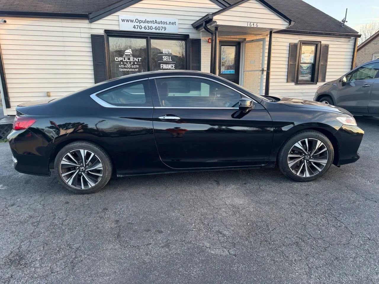 Used 2017 Honda Accord EX-L image 11