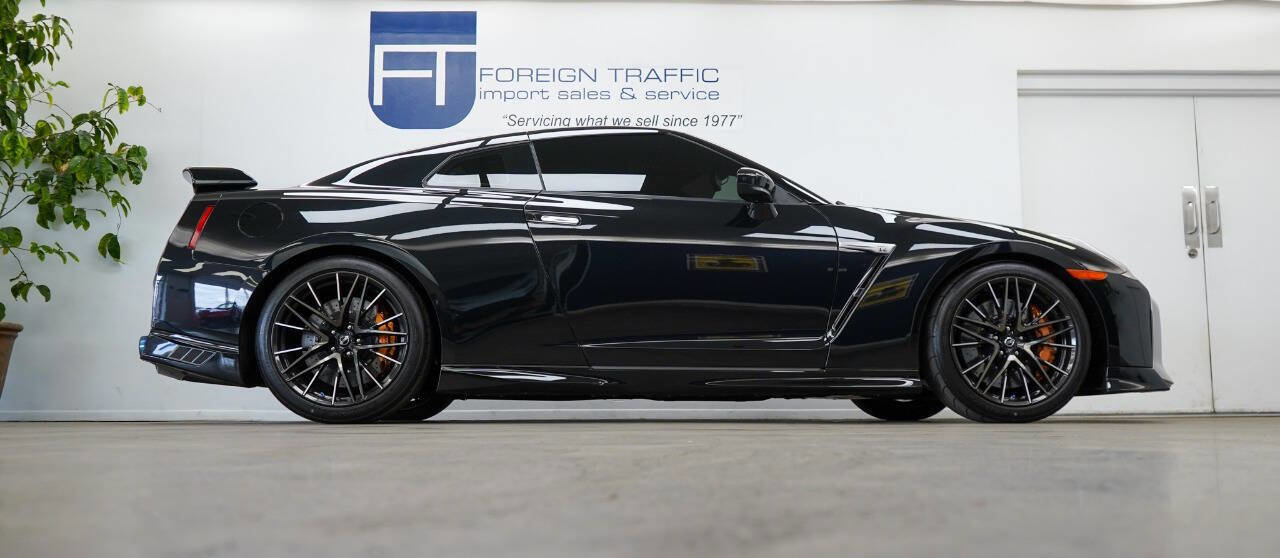 Used 2021 Nissan GT-R Premium image 25