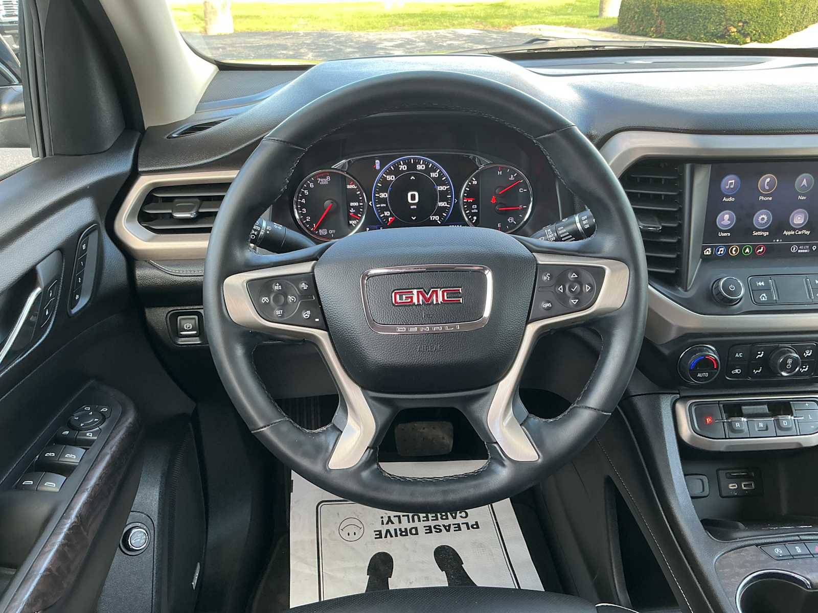 Used 2023 GMC Acadia Denali w/ Denali Ultimate Package AWD/4WD image 8