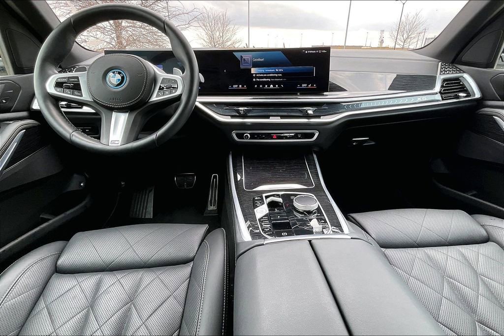 Used 2025 BMW X5 xDrive50e w/ M Sport Package image 17