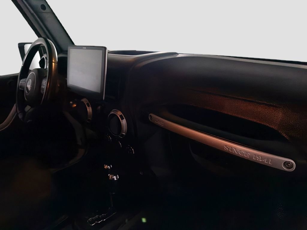 Used 2018 Jeep Wrangler Unlimited Sahara image 25