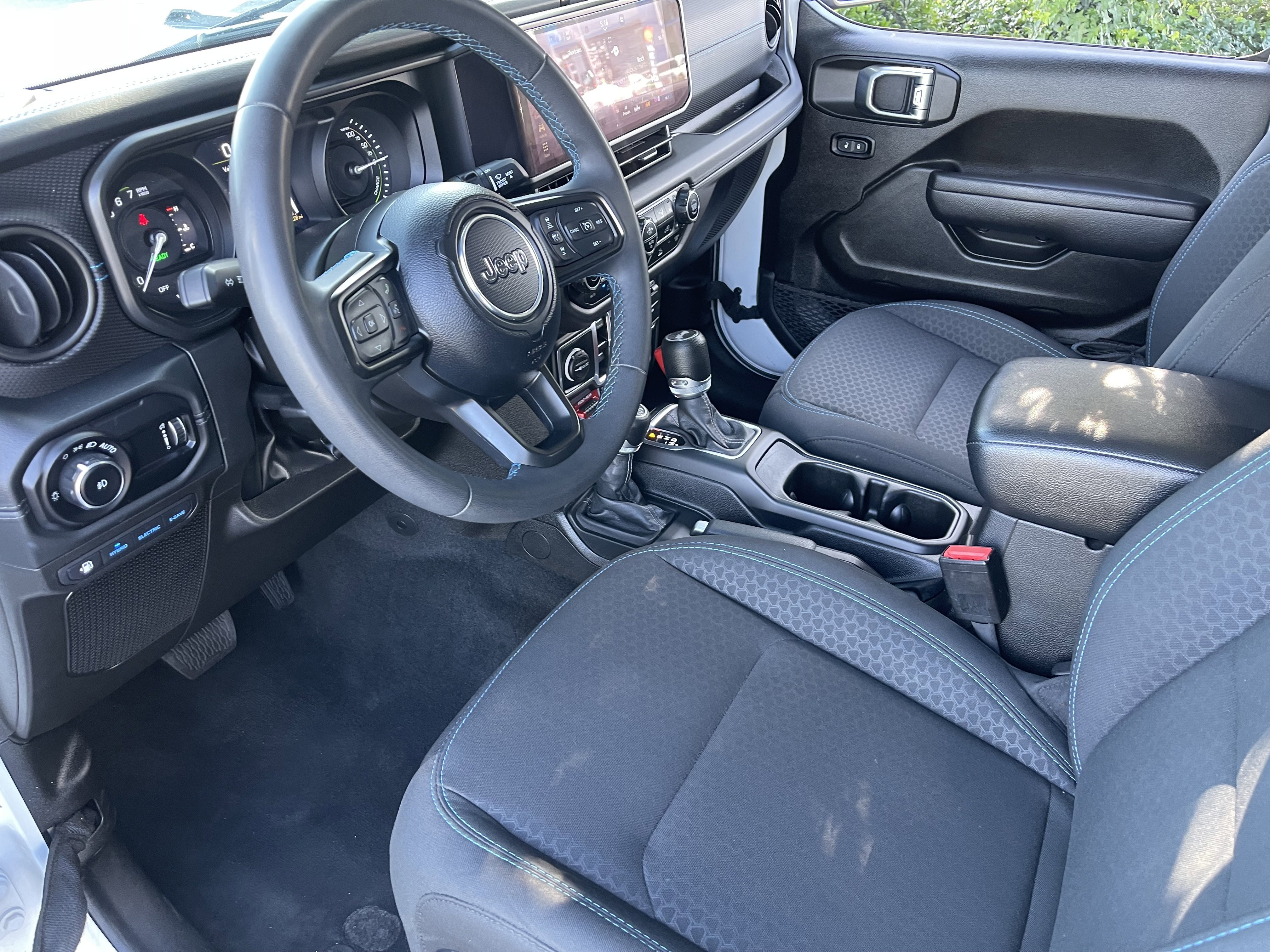 Used 2024 Jeep Wrangler Unlimited Rubicon 4xe AWD/4WD image 10