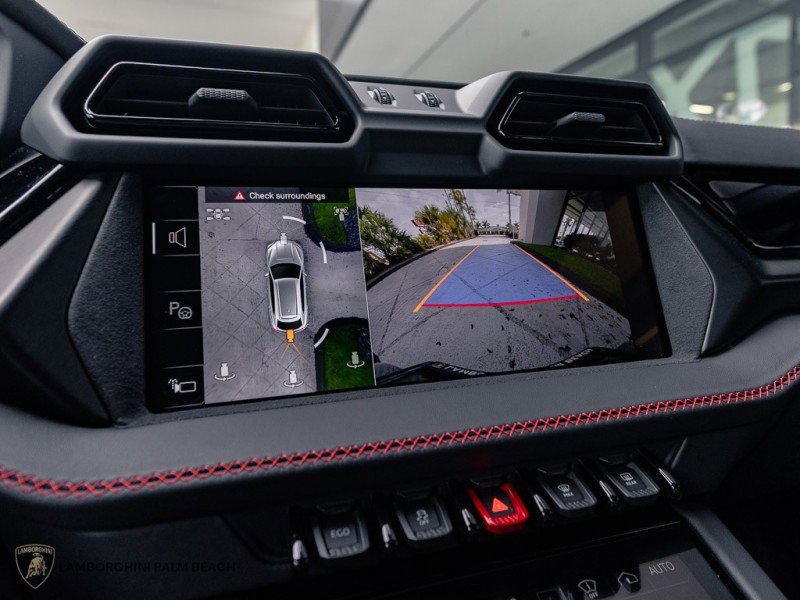 Used 2025 Lamborghini Urus SE image 17