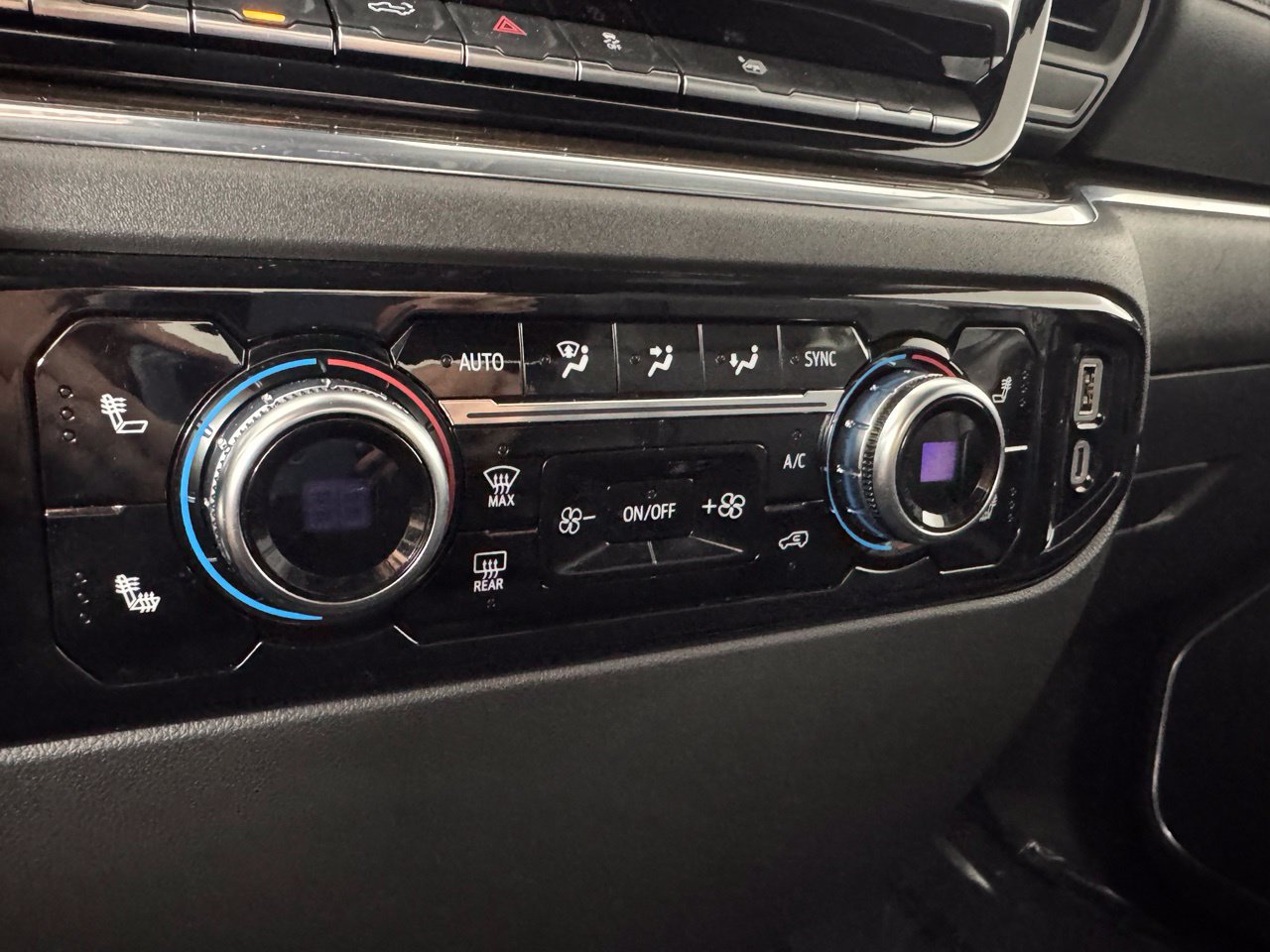Used 2024 GMC Sierra 1500 Elevation AWD/4WD image 22