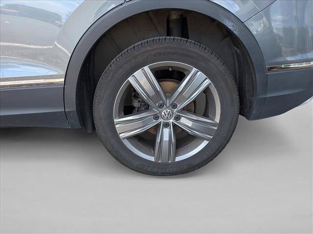 Used 2018 Volkswagen Tiguan SEL Premium AWD/4WD image 13