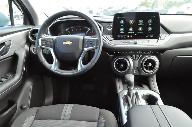 Used 2025 Chevrolet Blazer LT w/ Convenience Package image 18