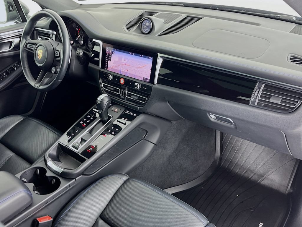 Certified 2023 Porsche Macan Turbo AWD/4WD image 24