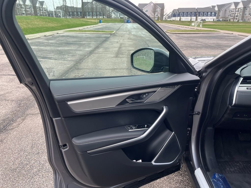 New 2026 Jaguar F-PACE R-Dynamic S image 10