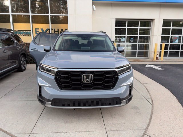 Used 2025 Honda Pilot Touring image 13