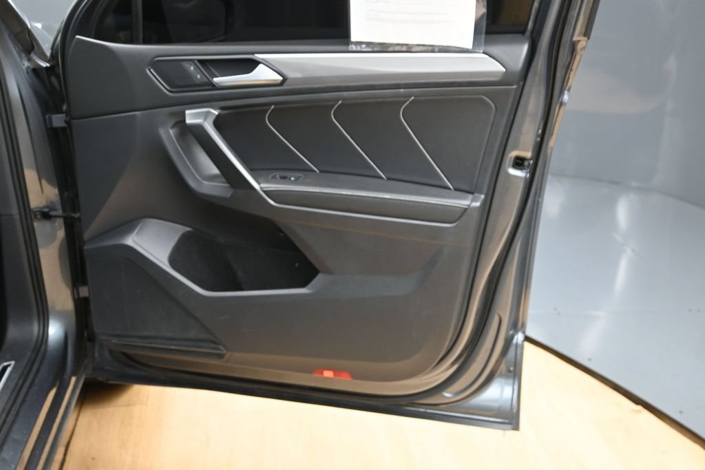 Used 2022 Volkswagen Tiguan SE R-Line FWD image 25