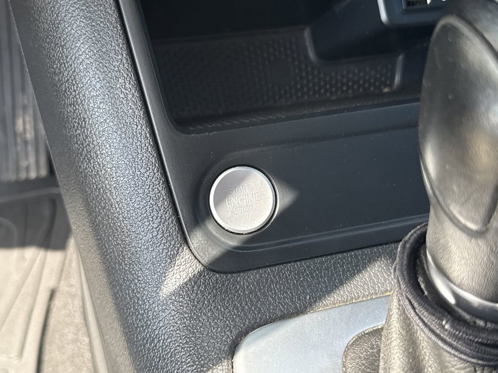 Used 2017 Volkswagen Tiguan S image 16