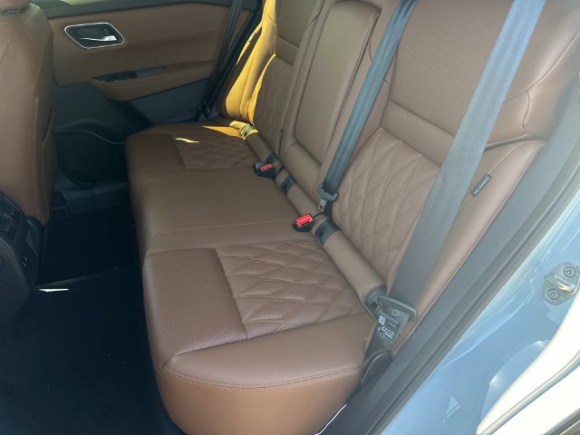 New 2026 Nissan Rogue Platinum AWD/4WD image 16