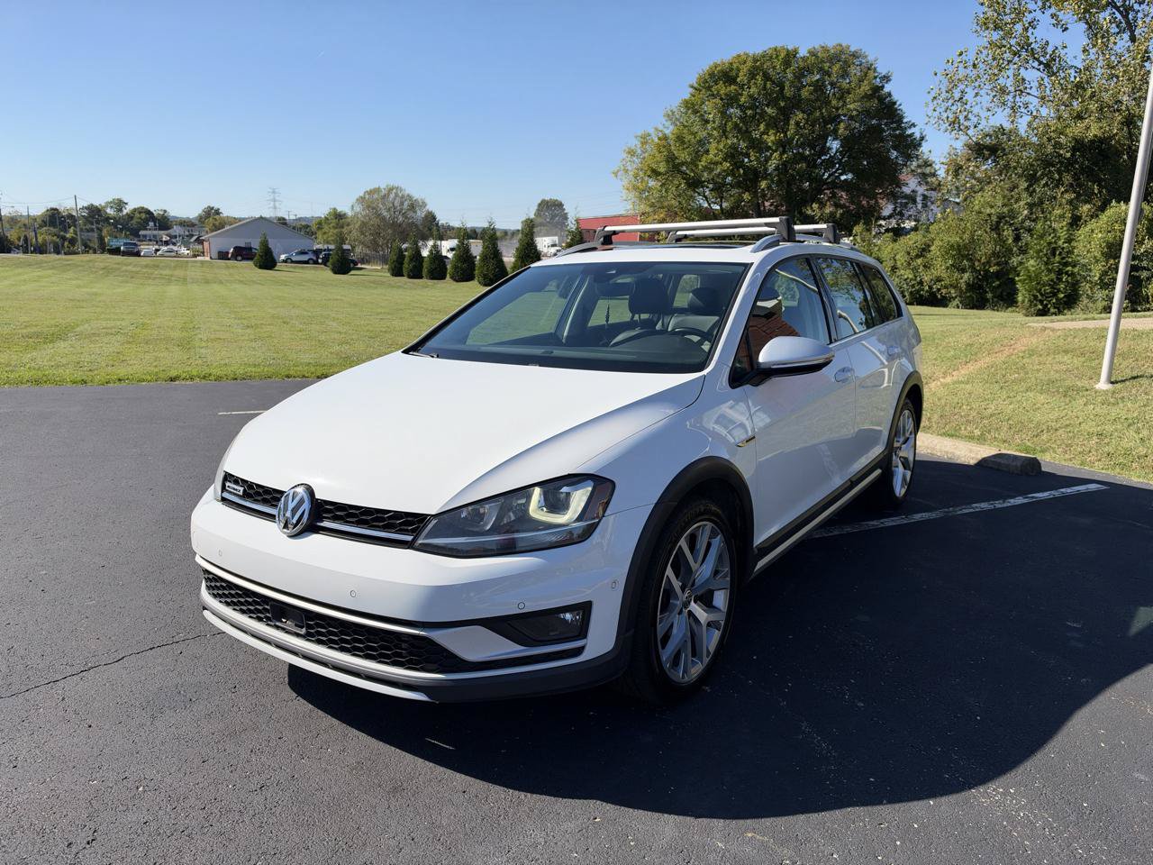 Used 2017 Volkswagen Golf Alltrack SEL AWD/4WD image 2