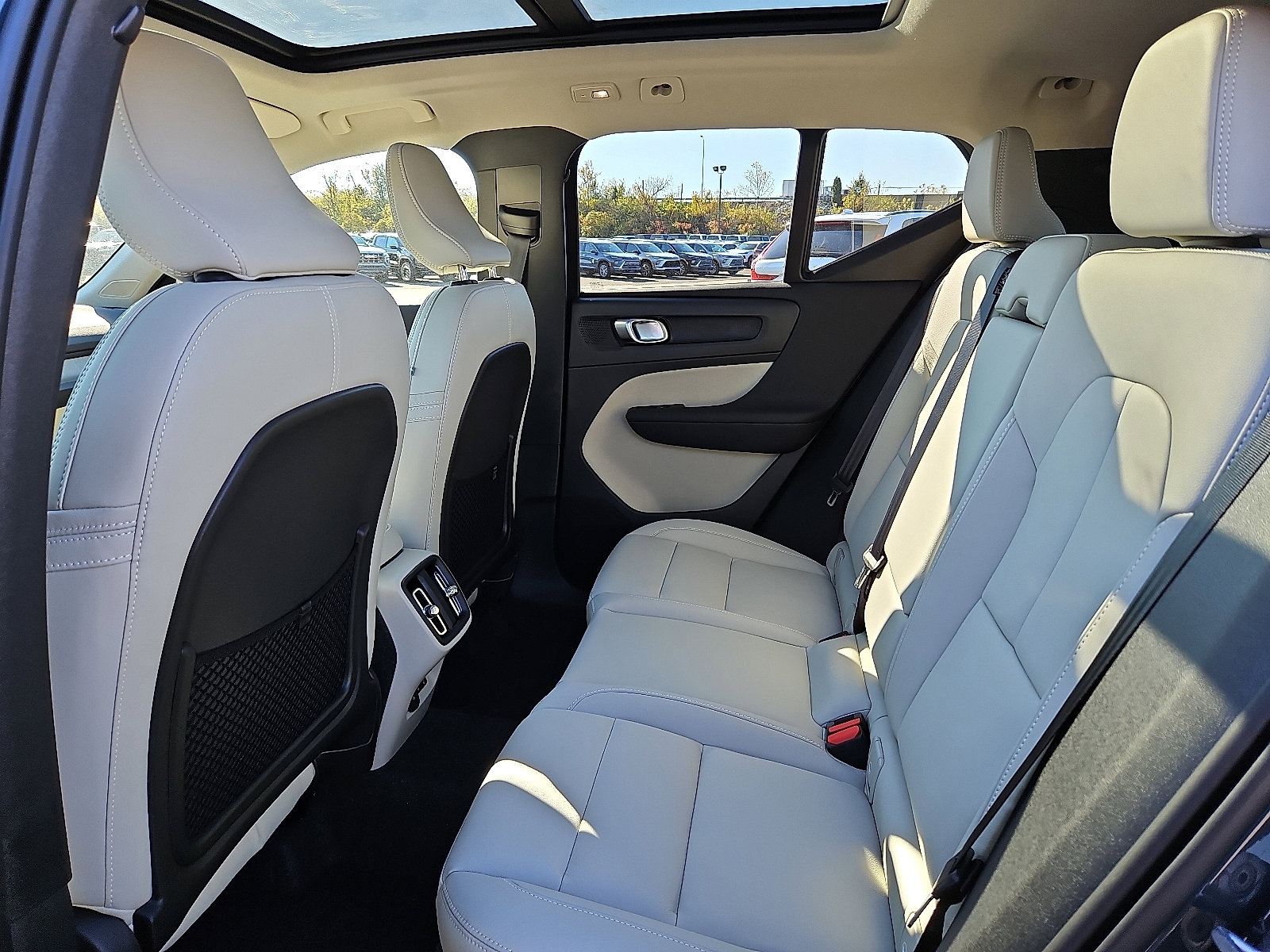 New 2026 Volvo XC40 B5 Ultra w/ Protection Package Premier AWD/4WD image 7