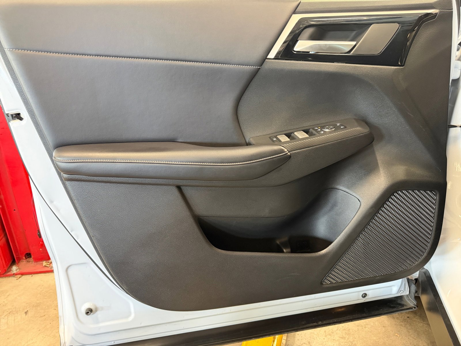 Used 2023 Mitsubishi Outlander SE Black Edition image 30