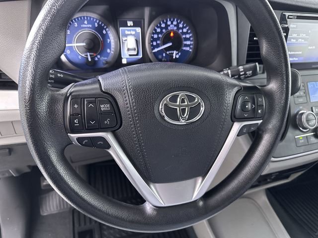 Used 2020 Toyota Sienna LE image 11
