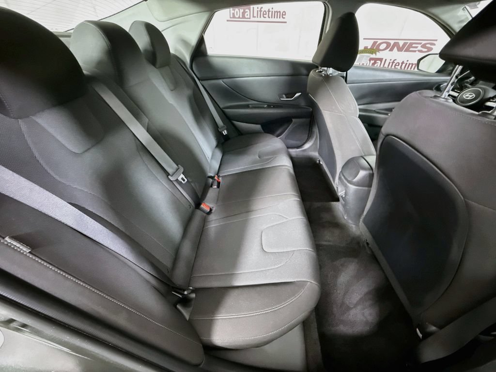 Certified 2024 Hyundai Elantra SE FWD image 28