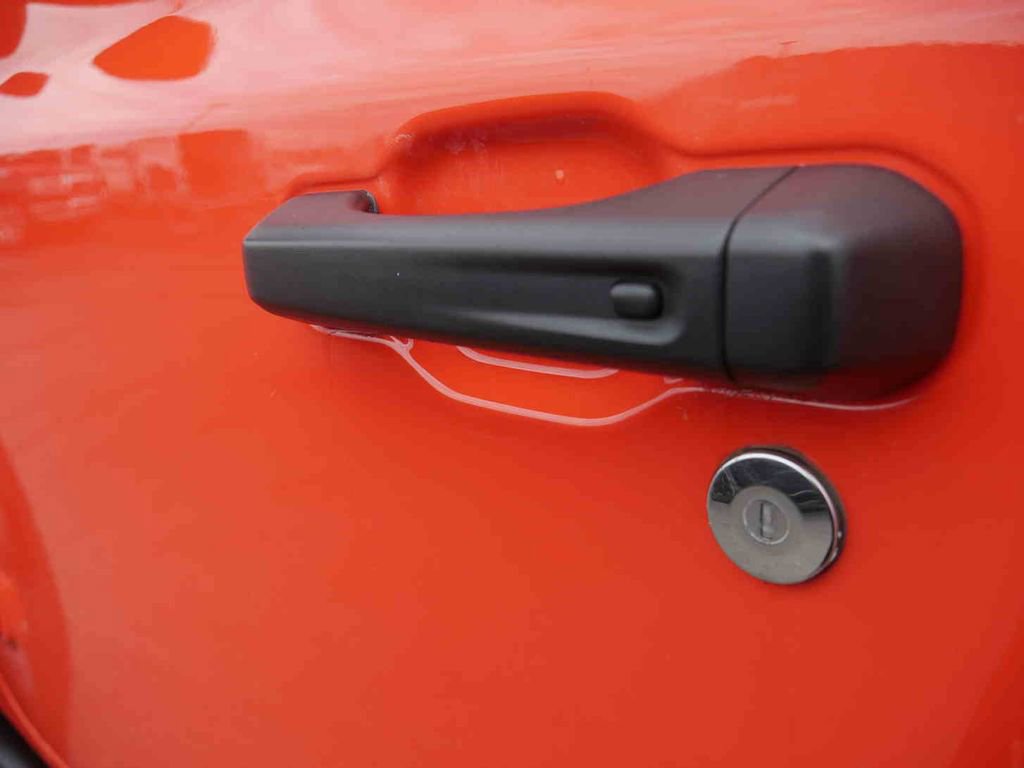 Used 2018 Jeep Wrangler Unlimited Rubicon image 12