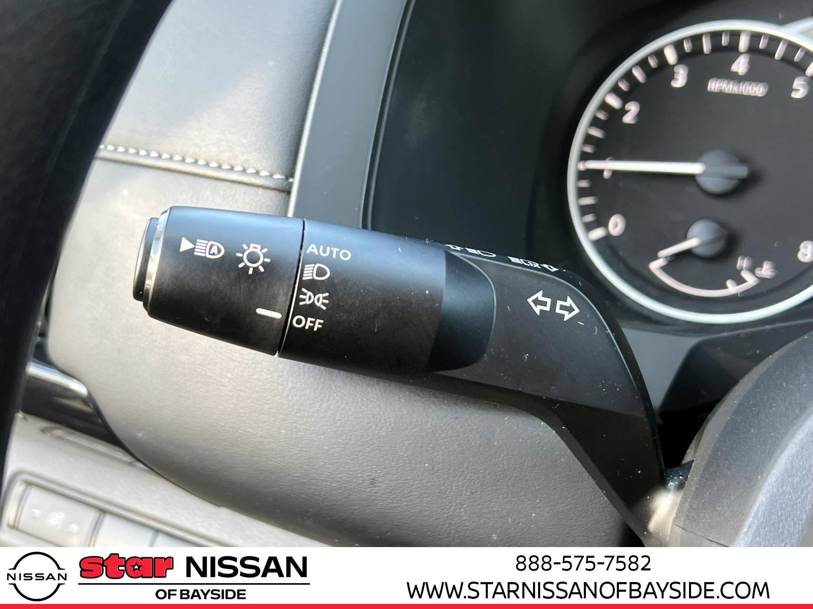 Used 2024 Nissan Pathfinder S image 18