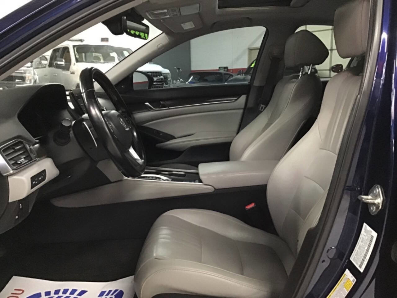 Used 2020 Honda Accord Touring image 11