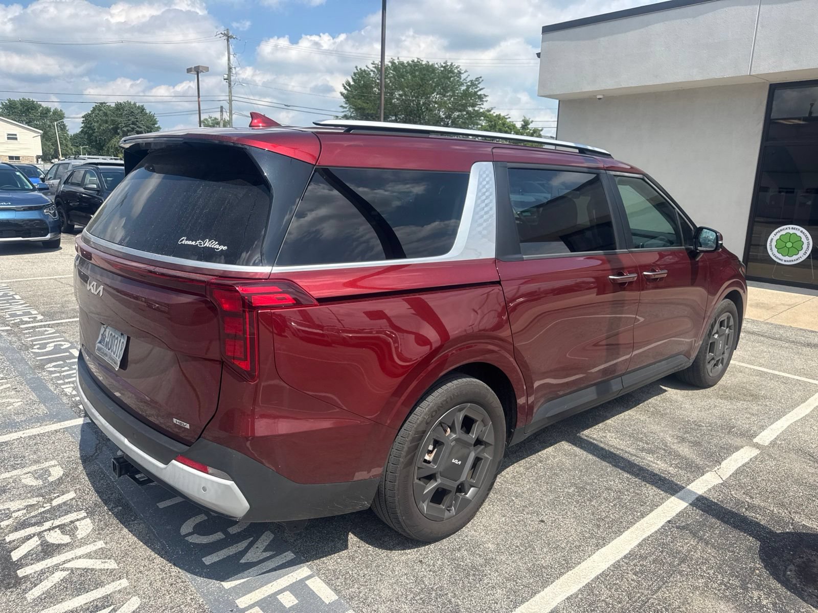 Used 2025 Kia Carnival EX FWD image 4
