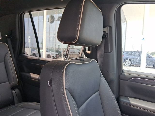 Used 2024 GMC Yukon SLT w/ SLT Luxury Package RWD image 19