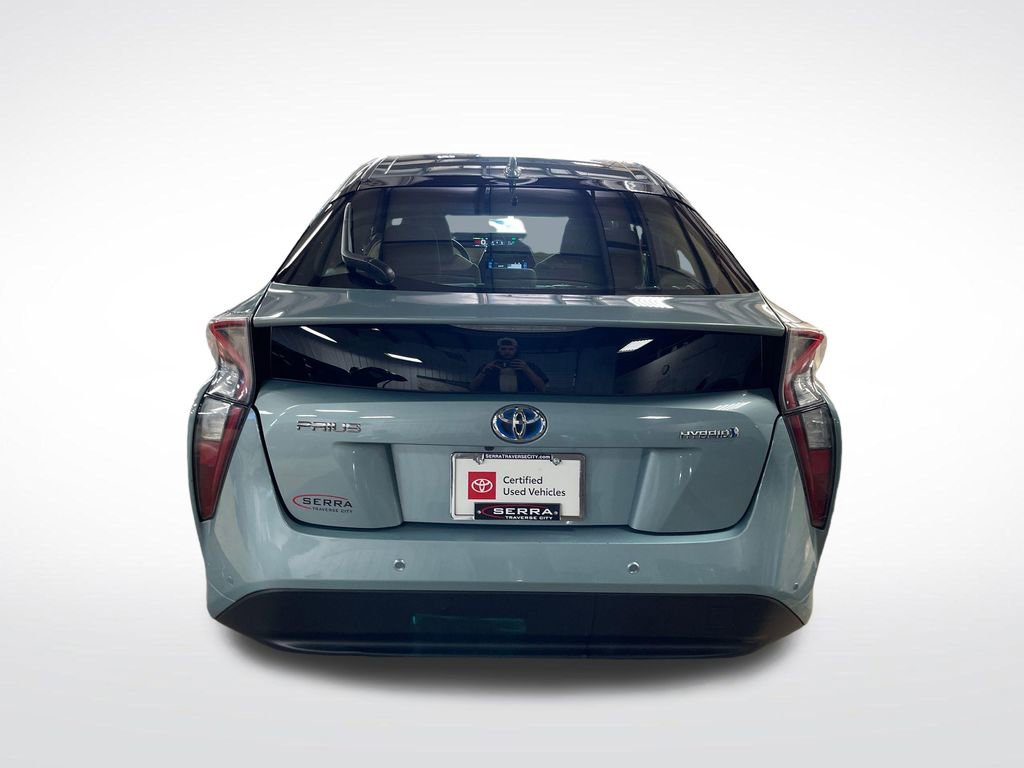 Certified 2017 Toyota Prius Three FWD image 4