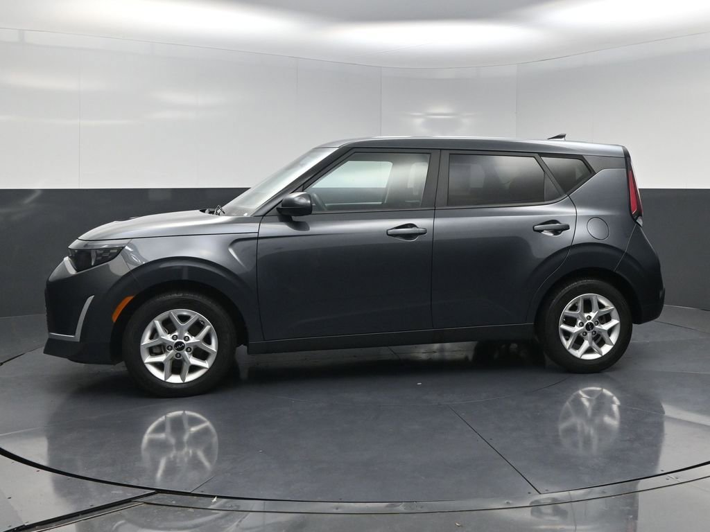 Used 2024 Kia Soul LX w/ Option Group 015 FWD image 3
